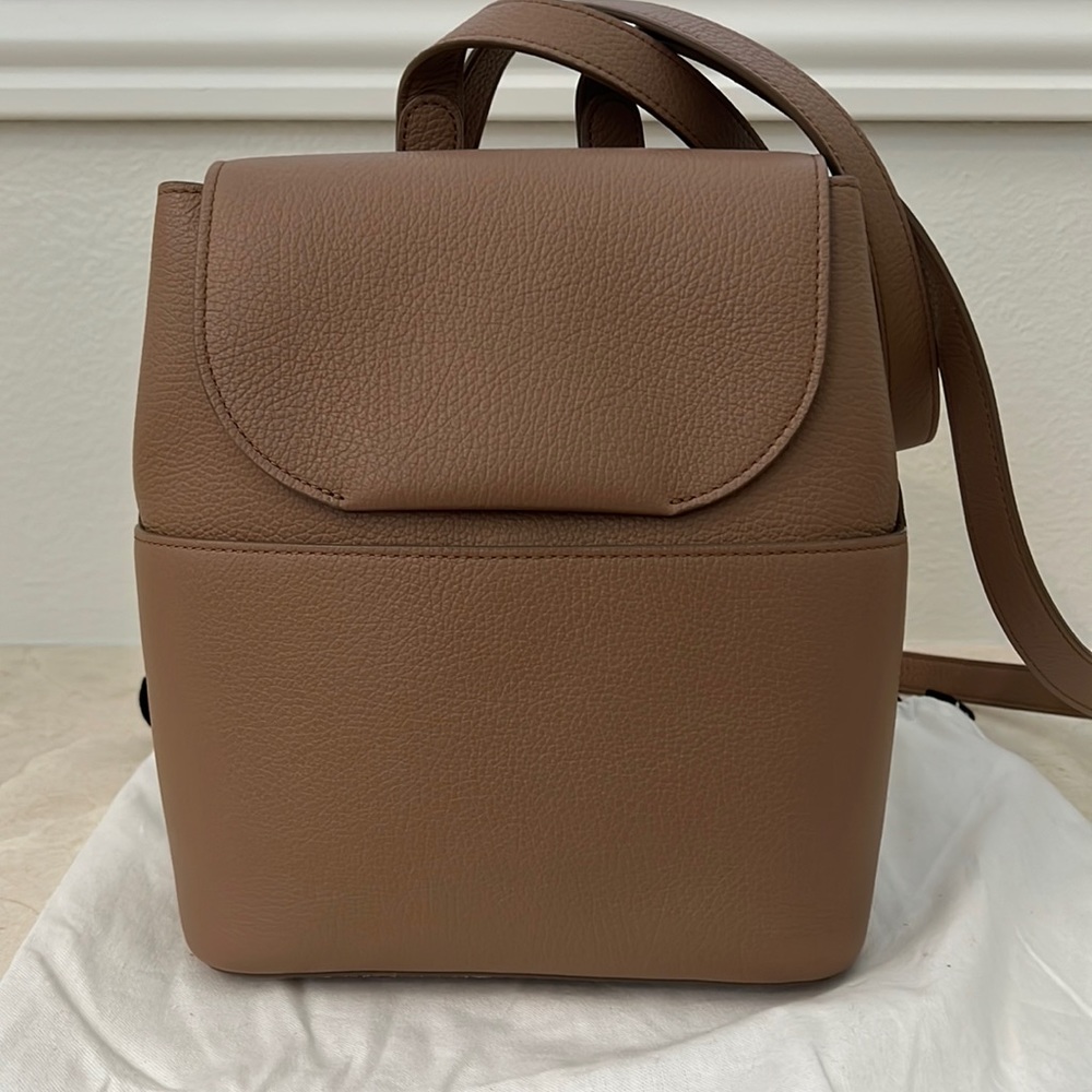 Cuyana Mini Leather Backpack in Cappuccino